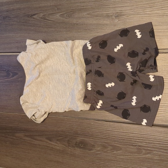 🦎 3 for $12 Batman Onsie and Shorts - Picture 6 of 6